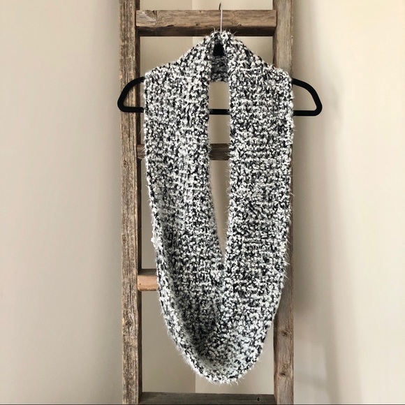 ⚫️ Black & White Infinity Scarf - Picture 2 of 6
